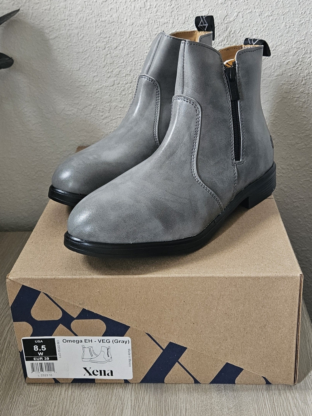 Xena Omega Vegan Gray EH Steel Toe Safety Work Boots Women's 8.5 Wide NIB